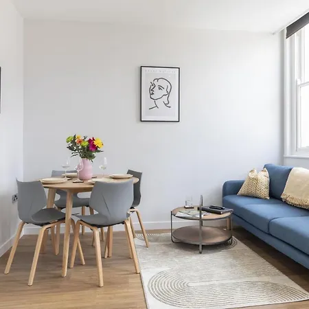 Beautifully Presented Newly Renovated City-Centre Apartment In Cheltenham Exterior photo