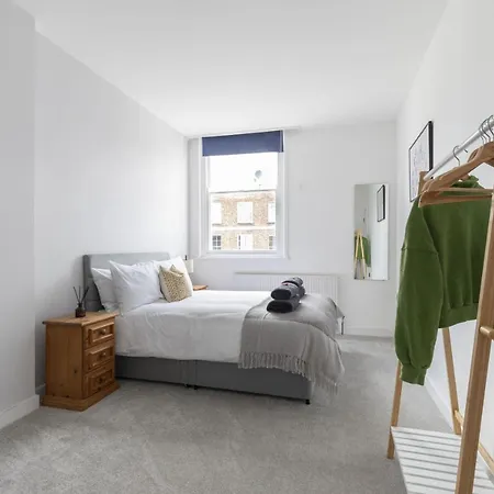 Beautifully Presented Newly Renovated City-Centre Apartment In Cheltenham Exterior photo