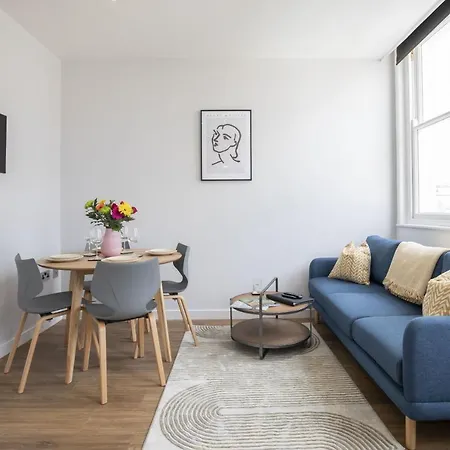 Beautifully Presented Newly Renovated City-Centre Apartment In Cheltenham Exterior photo