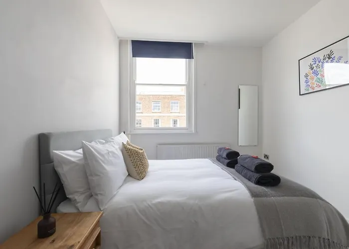 Beautifully Presented Newly Renovated City-Centre Apartment In Cheltenham