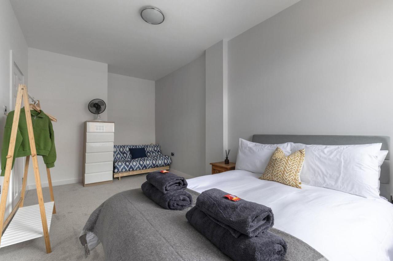 Апартаменты Beautifully Presented Newly Renovated City-centre In